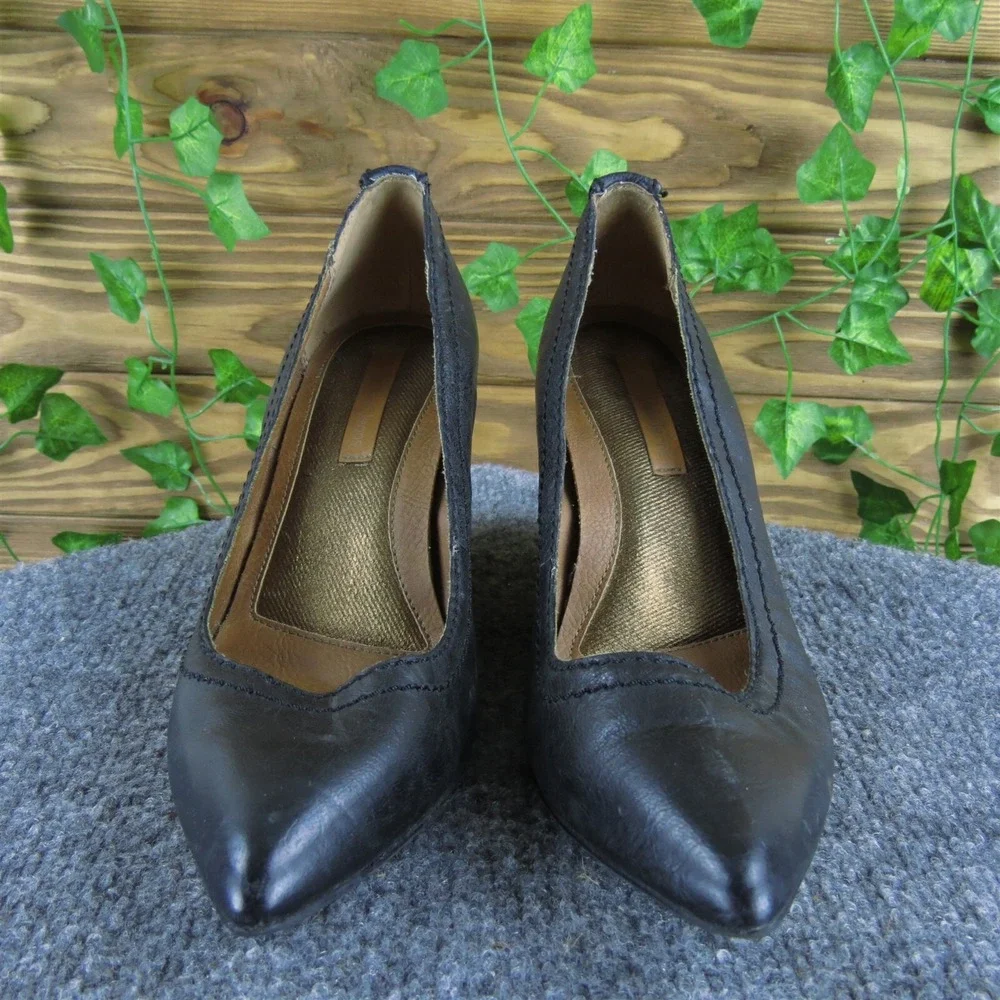 Calvin Klein Jeans‎ Women's Barbie Pump Black Leather Pump 8.5 Gently Used 2025